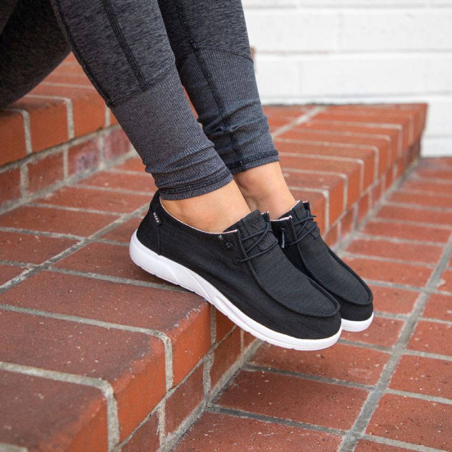 Reef | Women's Cushion Coast Shoes in Black Item-ID rb73Kfxv